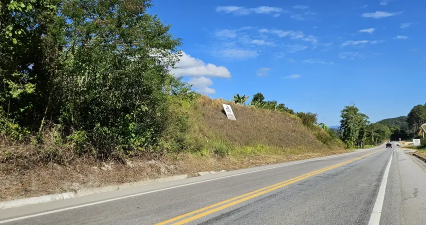 Belo terreno cormercial de frente para BR-282 em Águas Mornas!