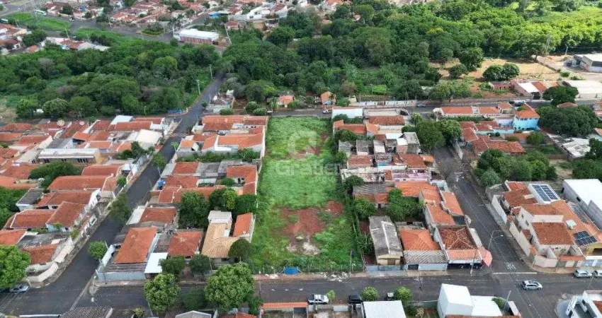 Terreno à venda na Avenida Advogado Bernardino Arantes de Almeida, Jardim do Carmo, Araraquara