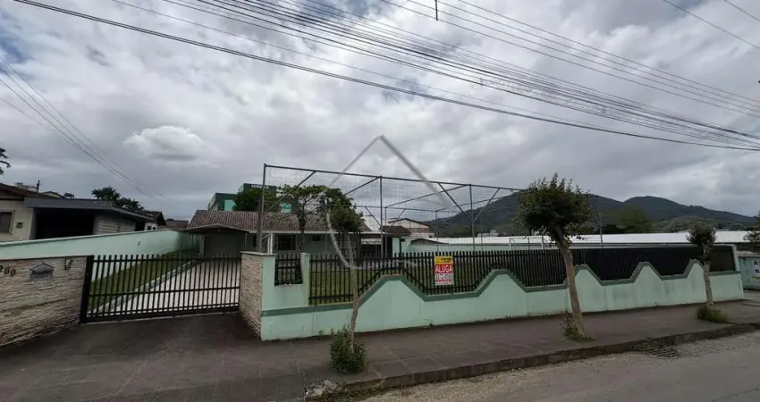 Casa com 3 quartos para alugar no Rau, Jaraguá do Sul 