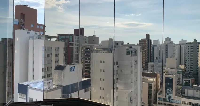 Amplo apartamento no centro de floripa com 04 dormitórios e duas garagens!