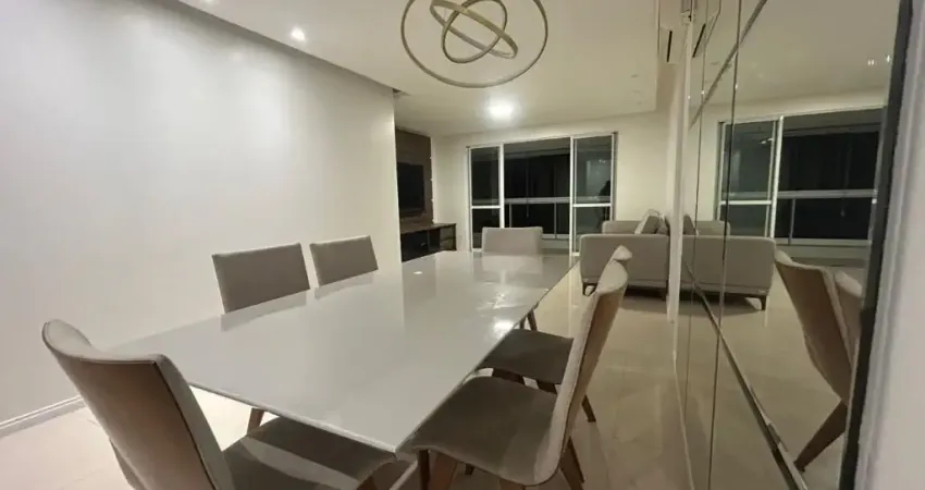 Apartamento com 3 Dormitórios sendo 1 suite à venda, 122m² - Centro florianopolis SC