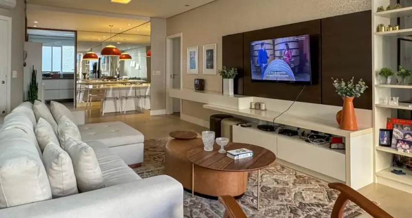 Apartamento com 4 dormitórios sendo 3 suítes 2 vagas de garagem no centro de Florianópolis SC