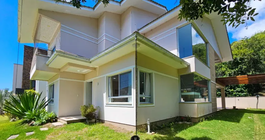 Linda casa em condominio fechado, 3 dormitorios em santo antonio de lisboa
