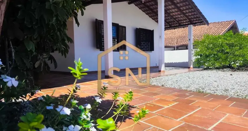 Casa lado mar com espaço de terreno e finaciável em praia de leste à venda
