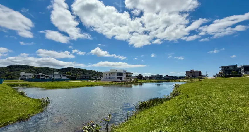 Reserva da pedra - 323 m² - fundo lago - pedra branca - condomínio fechado