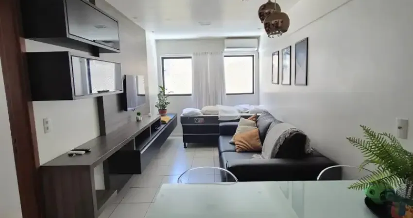 Alugo excelente quarto e sala mobiliado, localizado na Ponta Verde.