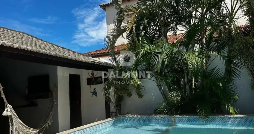 Caminho de Búzios - Cabo Frio - Excelente casa com 4 quartos  em condomínio fechado
