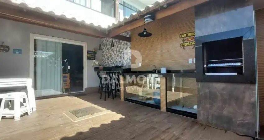 Peró - cabo frio - casa mobiliada com vista permanente para a praia do peró  132m²