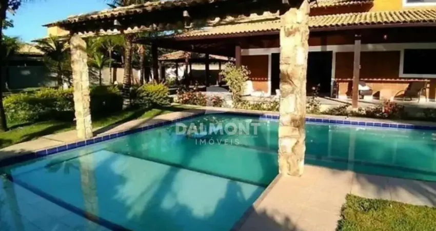 Caravelas - Búzios - Casa duplex, com 2 salas, 6 quartos (5 suítes), 7 banheiros, 135M² área constru