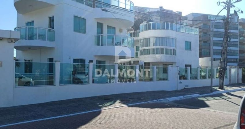 Praia dos Anjos - Arraial do Cabo/RJ - Cobertura com vista total para Praia, com 127m².