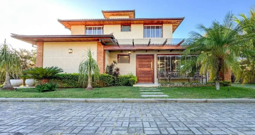 Casa em condomínio fechado 4 suítes, duas delas no térreo, mobiliada, porteira fechada, piscina privativa, manguinhos, armação dos búzios - rj