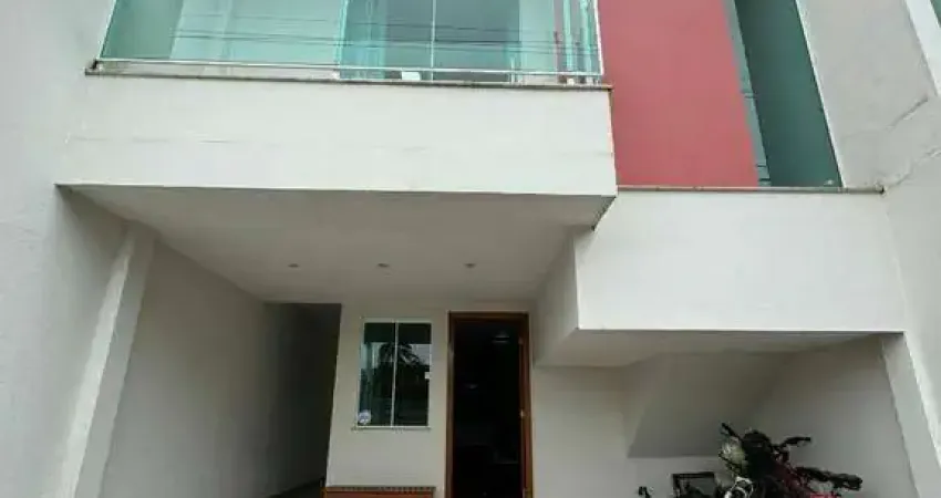 Casa duplex com 03 suítes, closets, área gourmet na granja dos cavaleiros, macaé - rj