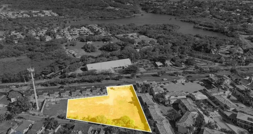 Lote único, totalmente plano, próximo à rua das pedras, exatamente em frente à rodoviária, ao lado da pousada don quixote, no miolo de búzios - rj