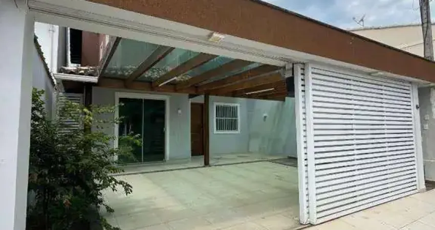 Casa em condomínio fechado – 3 quartos (1 suíte) com área gourmet e churrasqueira, quintal e 2 vagas – granja dos cavaleiros, macaé - rj