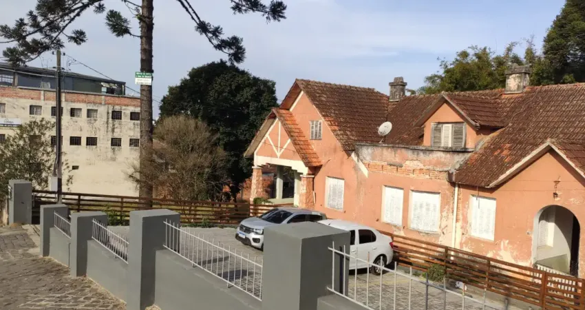 Imóvel comercial no centro de irati-pr, com 2.856 m² de área total e 48 metros de frente para a rua xv de julho, uma das vias mais movimentadas da cidade.