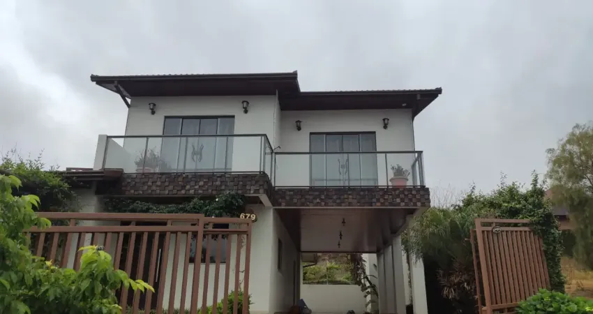 Casa residencial em alvenaria com 234,00 m² de área construída, em terreno de 750,00 m² no bairro são francisco.