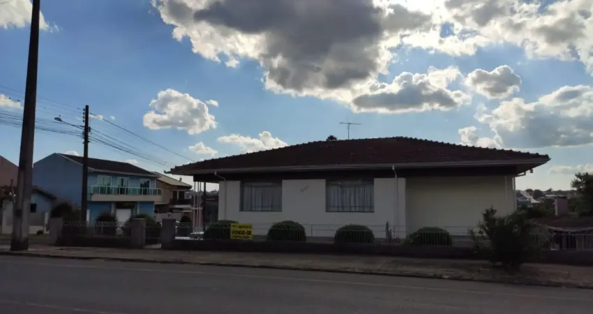 Casa na avenida nossa senhora de fátima, bairro stroparo, em irati-pr.