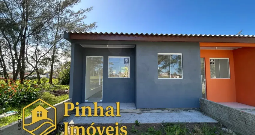 Casa geminada à venda em balneário pinhal, próxima à todos os recursos!