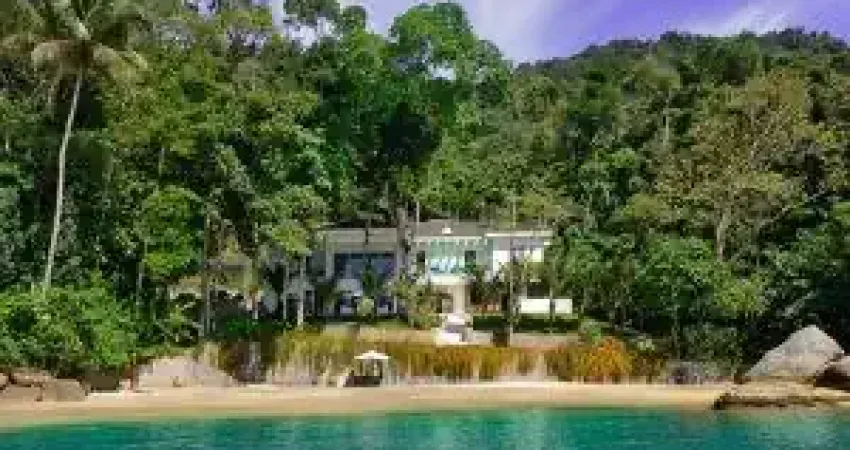 Casa  com frente para o mar pé na areia praias particular com mais de 160milmetros de  terreno mais área verde condomínio fechado para apenas três casas trapiche ,para sua embarcação.