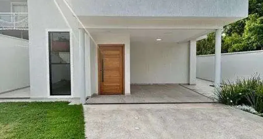 Linda casa com 3 quartos (1 suíte), área gourmet com churrasqueira e banheiro, varanda, quintal...