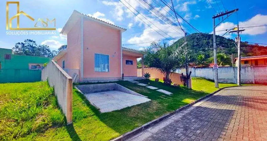 Casa em condomínio, contendo 3 quartos (1 suíte), em caxito, maricá, rj