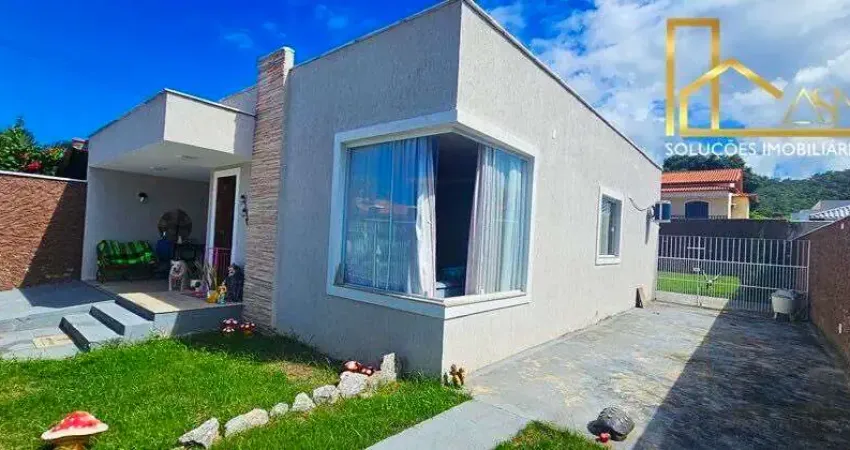 Casa padrão, com 2 quartos (1 suíte), sala ampla, cozinha americana, varanda na frente…