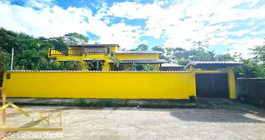 Casa duplex e condomínio, com 3 quartos (1 suíte c/ closet), sala em dois ambientes, piscina…