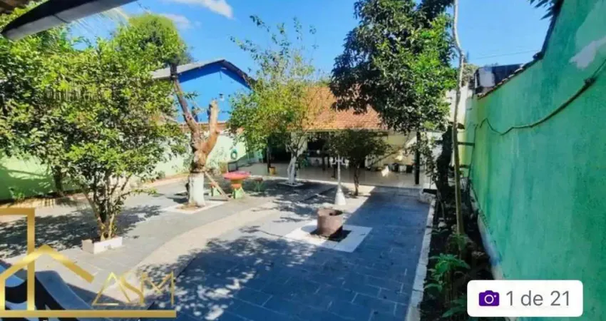 Casa no bairro do centeo, sala ampla, 3 quartos (1 suíte), varanda na frente e nos fundos…