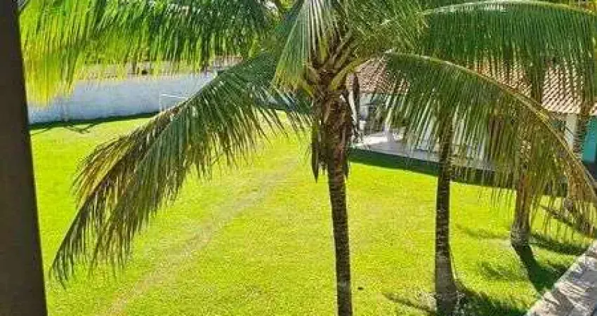 Casa com 2.000 m2. possui duas piscinas, campo de futebol, 6 quartos, casa bem espaçosa.