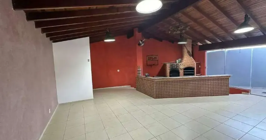 Geisel | 03 dormitórios | 01 suíte | 01 sala | 01 cozinha | 01 banheiro | 01 churrasqueira | 04 vagas