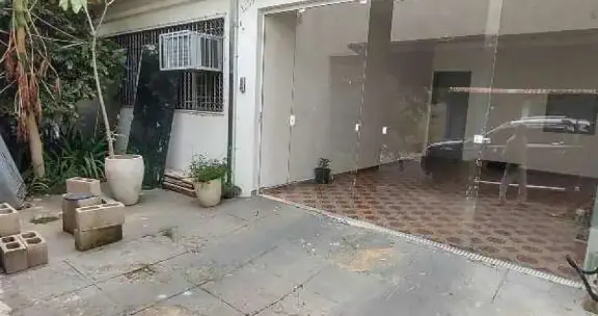 Casa à venda, com 04 dormitórios sendo 01 suíte, 2 salas, escritório, edícula com wc pcd e quarto. jardim brasil, bauru/sp