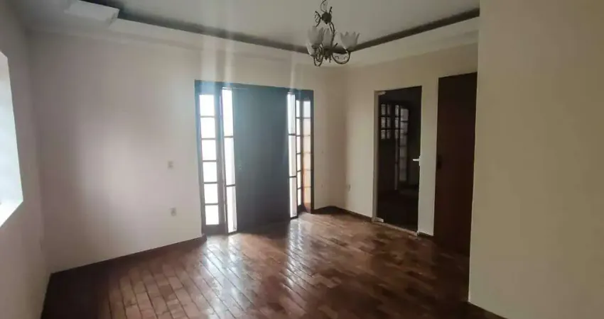 Ótima casa para fins comerciais ou residencial, 03 dormitórios sendo 01 suíte, com varanda, vaga para 02 carros coberta, jardim godoy, bauru/sp