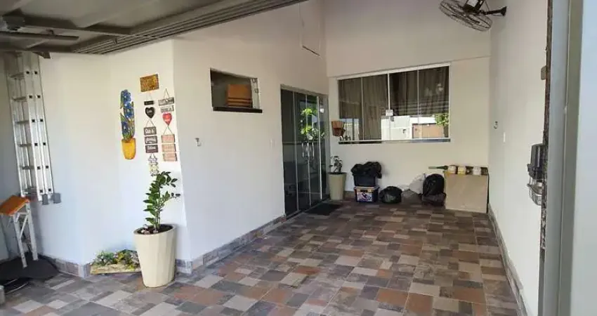 Casa residencial , 02 dormitórios sendo 01 suite, bairro mary dota chapadão.