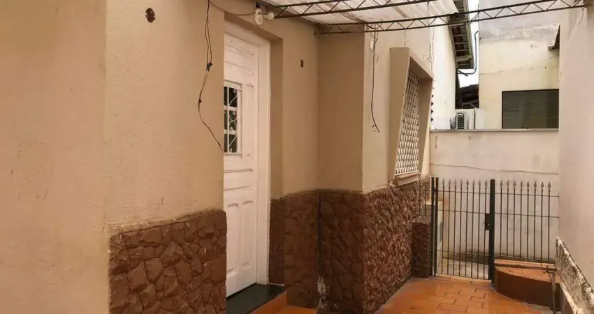 Casa com 2 quartos para alugar no Centro, Bauru