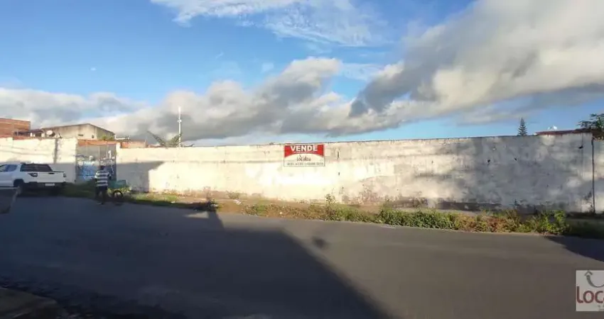 Descubra a oportunidade perfeita para investir no seu futuro! Este amplo terreno de 7.250 m², localizado no charmoso Jardim Acácia, em Feira de Santana, é ideal para quem busca um espaço versátil e es
