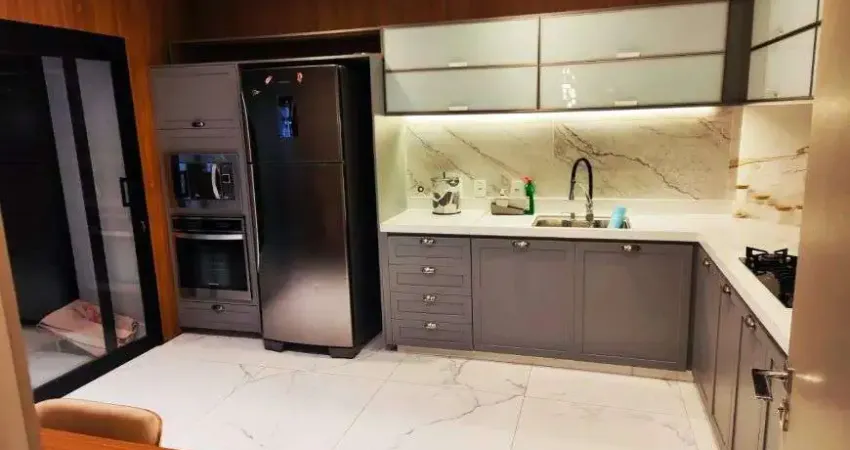 Sobrado para venda possui 380 metros quadrados com 5 quartos