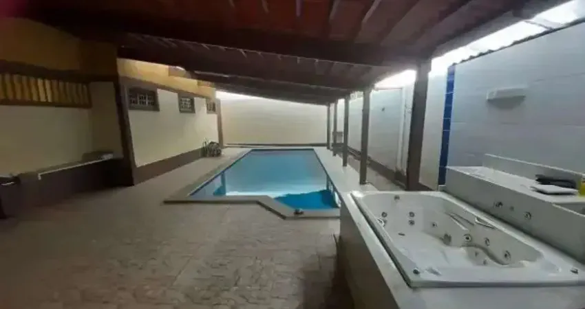 Belissima casa 6/4 sendo 03 suites 450m² de esquina em capim macio