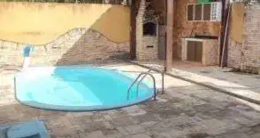 Belíssima casa 3/4 suite (por trás da caixa da maria lacerda)