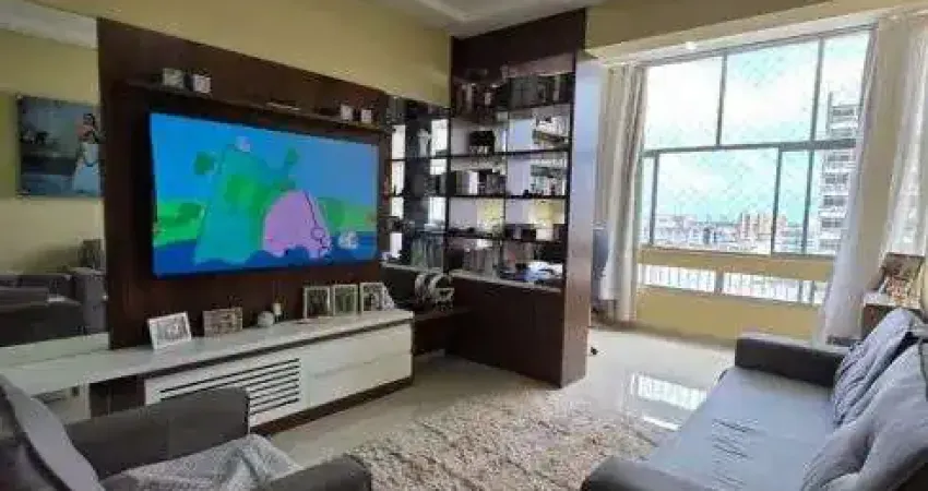 Belíssimo apartamento reformado 2/4 suite + dependência no condomínio salmar