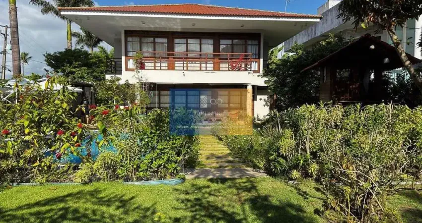 Aluguel por temporada de casa com 05 suítes em condomínio à beira mar de muro alto