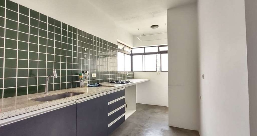Apartamento reformado e pronto para morar em Perdizes com 01 vaga de garagem em um condomínio com portaria 24hs