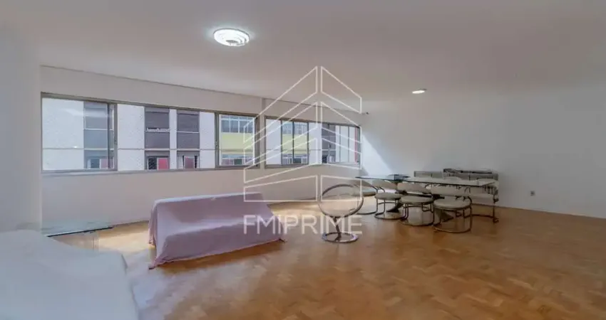 Apartamento super amplo para reforma pé direito alto, com janelões pela casa toda!!!