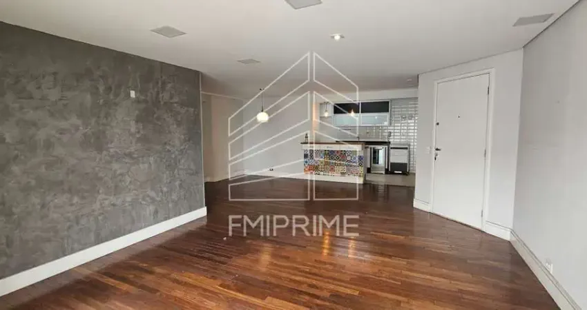 Apartamento espaçoso com 3 dormitórios (1 suíte), varanda ampla 2 vagas e andar alto na água branca