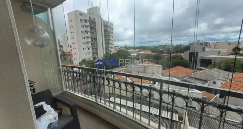 Ótimo apartamento com varanda envidraçada e lazer completo.