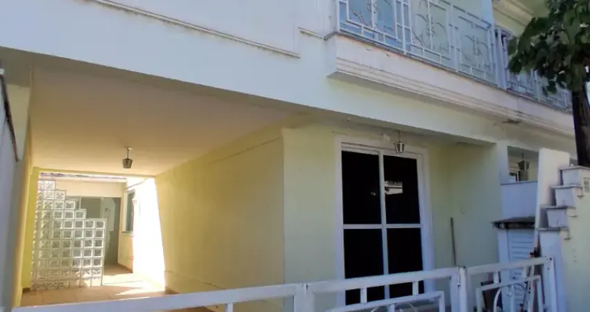 Casa em condomínio fechado com 3 quartos para alugar na Estrada Curumau, 111, Taquara, Rio de Janeiro