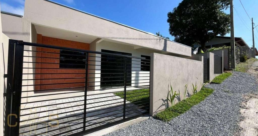 Casa com 03 dormitórios - 600 MTRS da Praia -  em Barra Velha