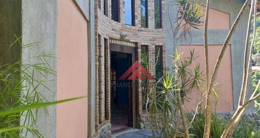 Casa com 3 quartos à venda, 255m por 850.000 - Itaipu - Niterói - RJ