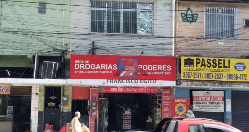 Loja comercial no centro do Paraíso conjugada com apartamento na parte superior.