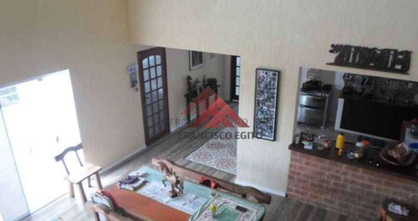 Casa 3 Quartos à Venda, 1 Suíte, Piscina, Sauna, Churrasqueira, 2 Vagas de Garagem, Portaria 24 Horas, 300 m2, por R$ 790.000,00 - Badu - Niterói