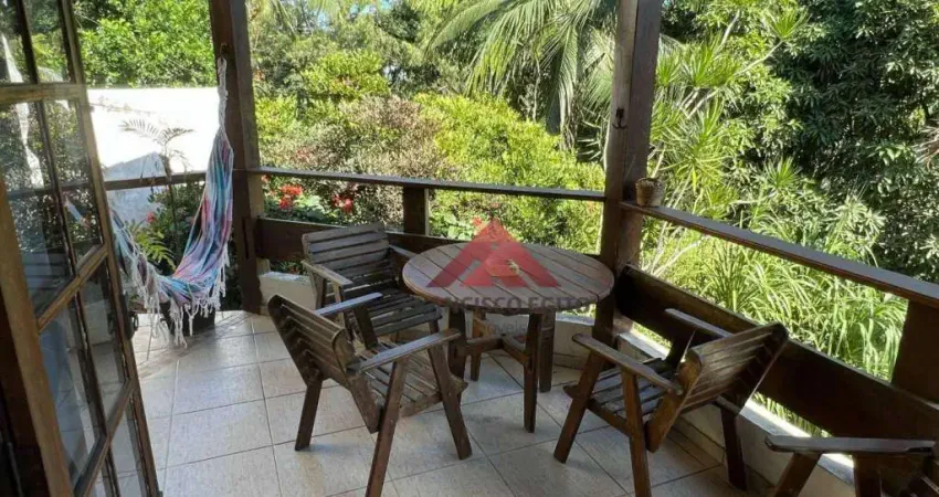 Casa em condomínio fechado, ótima localização, próximo das praias da região oceânica.